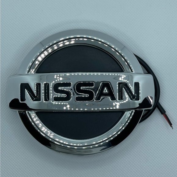 4D Nissan Car Logo - Picture 1 of 4